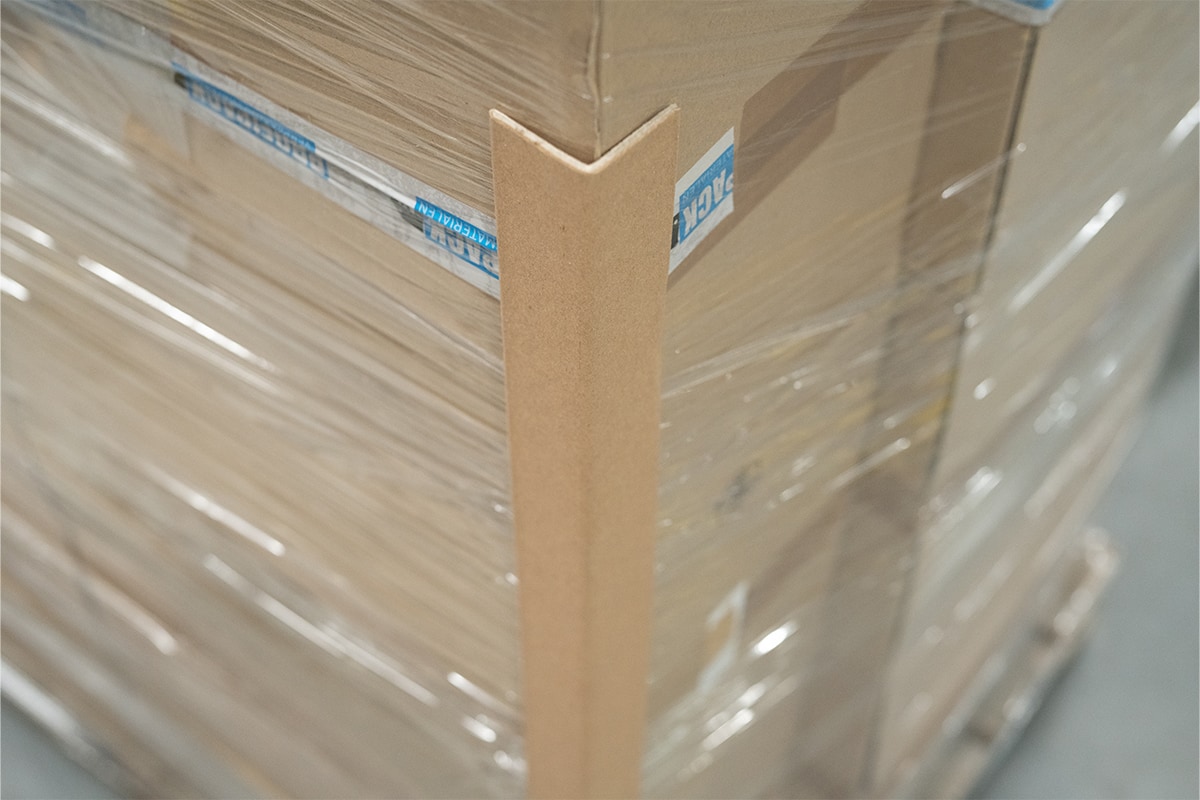 Selbstklebende Karton Kantenschutz - 50 x 50 x 1000 x 3mm