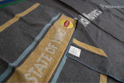 Umzugsdecken mit logo: verschiedene möglichkeiten zur personalisierung ihrer umzugsdecken!
