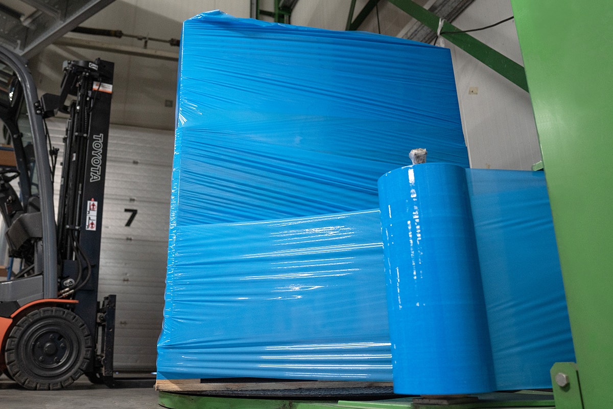 Maschinenwickelfolie Blau - 50cm x 1580m x 20my x 150% (pro Kilo)